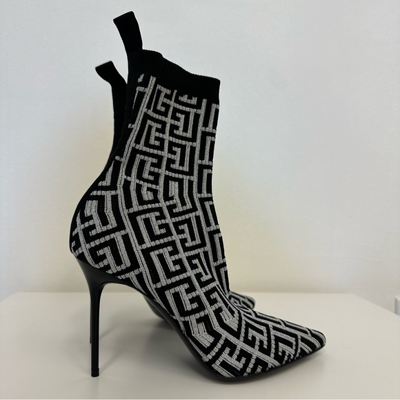 Balmain
Skye monogram knit ankle boots - Picture 12 of 15